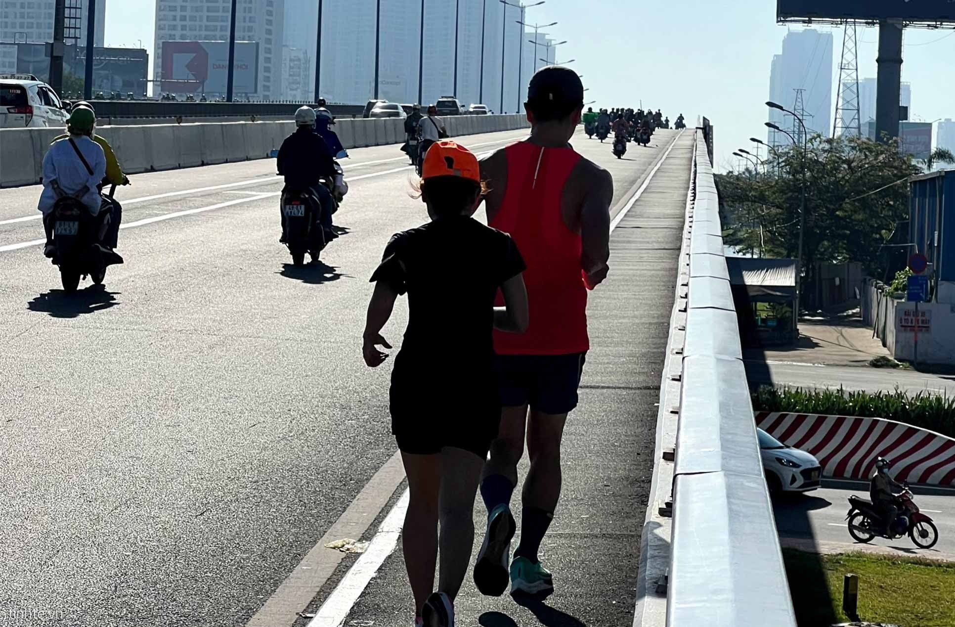 Bạn nên hạn chế vận động ngoài trời khi chỉ số AQI vượt 200 